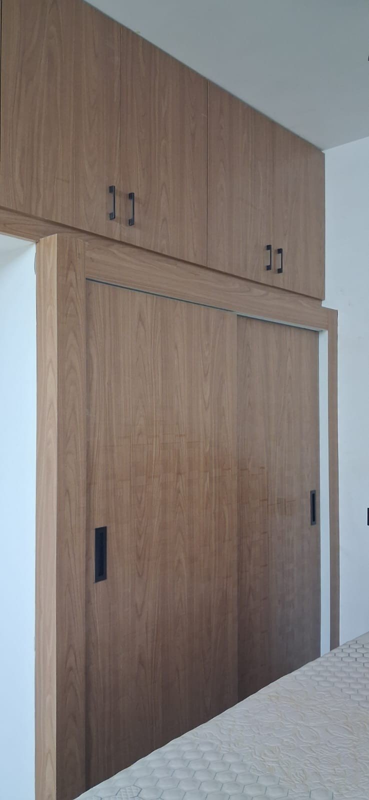 Wood finish sliding door wardrobe by Anjaneya Interiors and Furniture